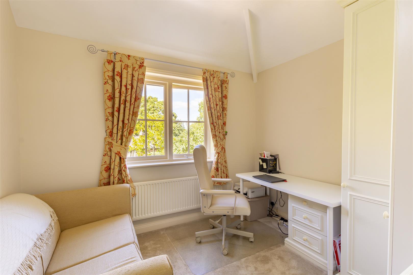 Quarry Hill, StantonByDale, Ilkeston Robert Ellis Estate Agents